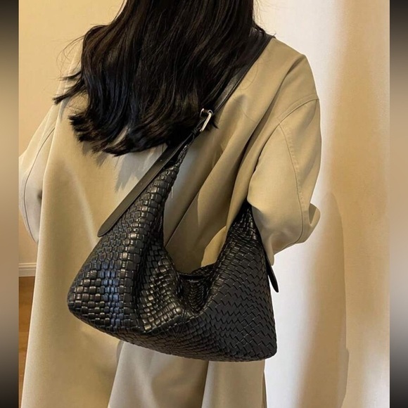 Black or Brown Soft Weave Large Shoulder Bag with Adjustable Shoulder Strap - Picture 3 of 10